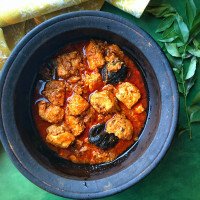 fishveg-curry-clay-pot-small-deep-burned-black-with-free-ash-powder